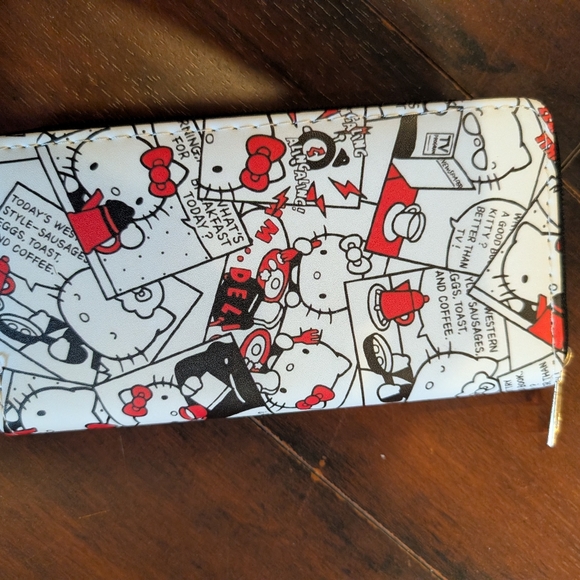 Hello Kitty Comic Print Wallet - Picture 2 of 3